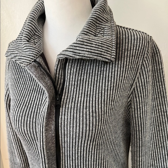 Roots | Women's Size XS Gray Striped Coat - Picture 5 of 7